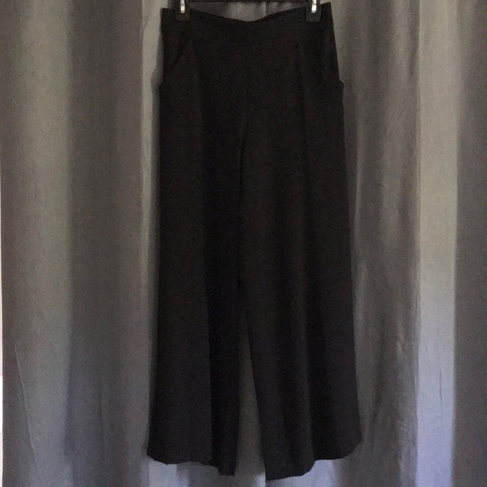 Wide legged crop pants